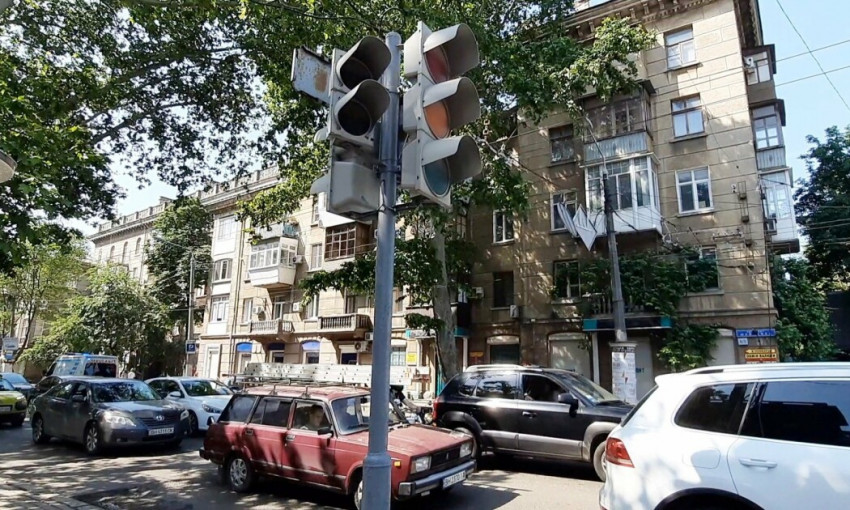 В Одессе погасли светофоры – на дорогах скопились километровые пробки 