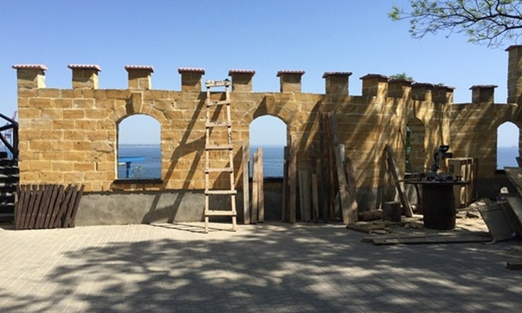 В Одессе проводят ремонт Сторожевой башни в парке Шевченко
