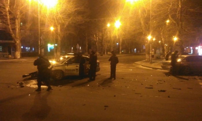 В Черноморске полицейское авто столкнулось с частным ВMW