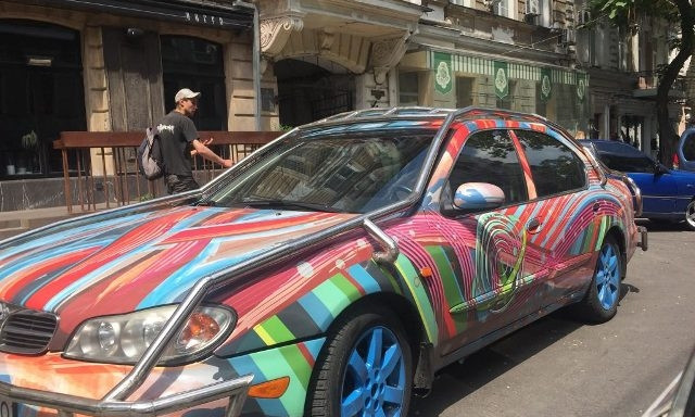 На одесских улицах заметили авто с яркой покраской