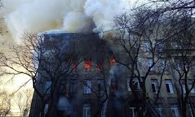 Одесситы продолжают помогать семьям погибших и пострадавшим от пожара на Троицкой