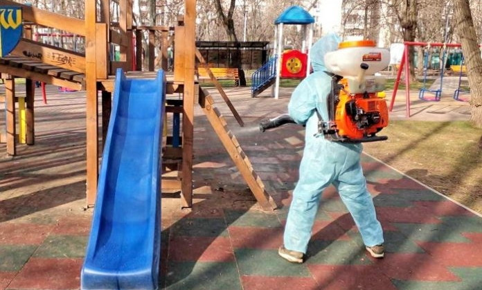 В Одессе обрабатывают от коронавируса детские площадки 