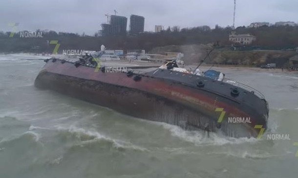 В мэрии Одессы придумали, как ускорить решение ситуации с затонувшим танкером 