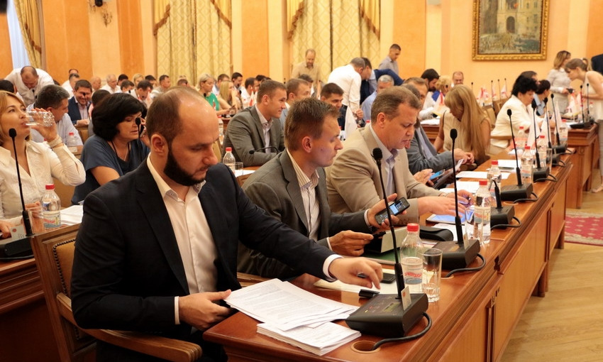 Сессия горсовета началась при участии 52-х депутатов