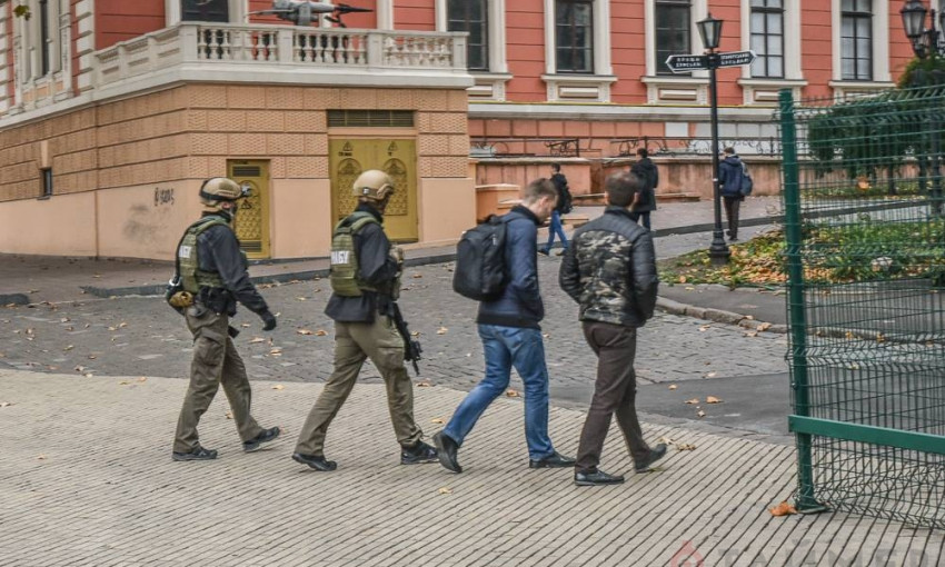 Обыск в кабинете Геннадия Труханова завершён: сотрудники НАБУ покинули здание мэрии