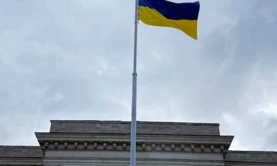 Одесситы за свой счет восстановили флагшток с государственным флагом 