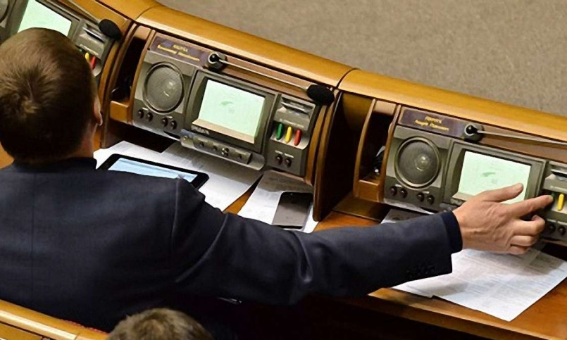 В Украине впервые будут судить нардепа за «кнопкодавство»