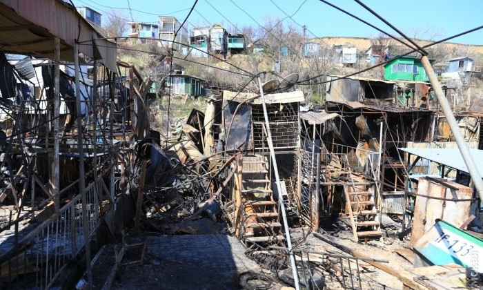 Владельцы сгоревших дачных домов на причале №133 хотят перекрыть улицы города