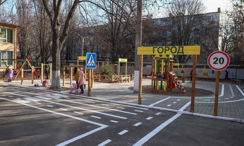 Город в миниатюре – в детском саду построили необычную игровую площадку 