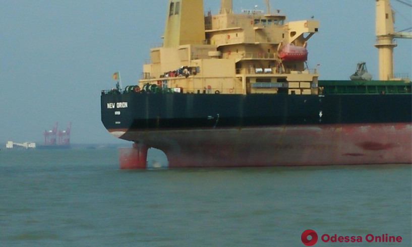Семеро моряков с арестованного в Китае судна вернулись домой 
