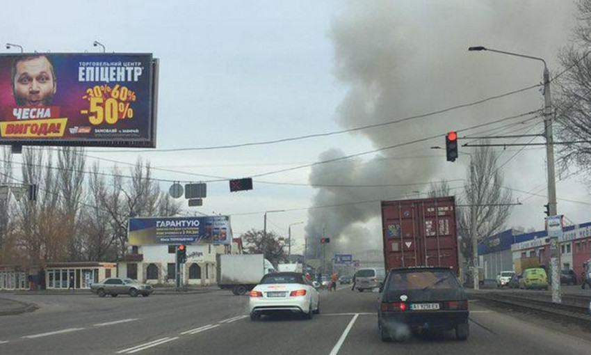 Очевидцы сообщают о горящем складе на Николаевской дороге