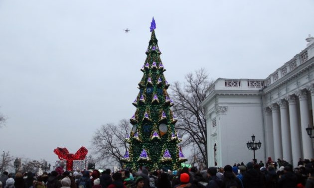 На Думской площади открыли главную елку Одессы