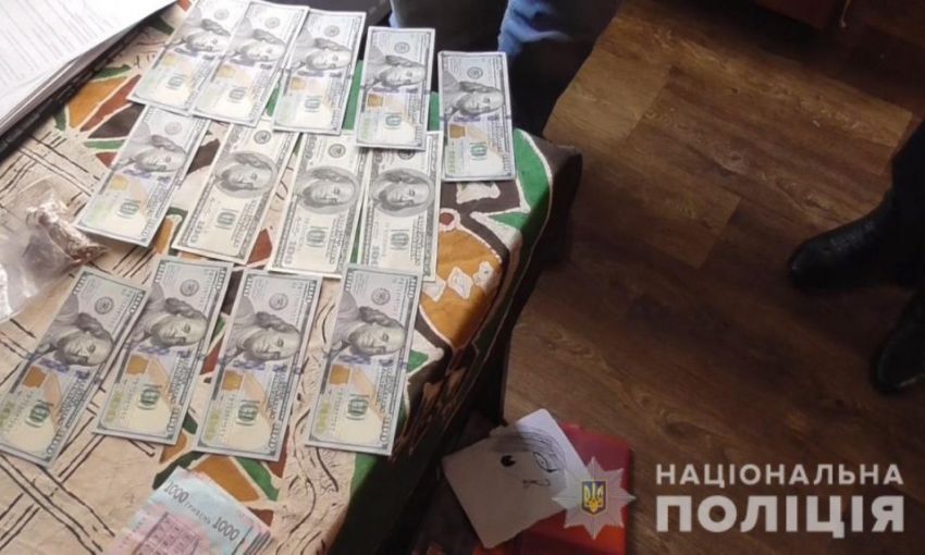 В Одесской области у старичка обманом выманили 15 тысяч долларов