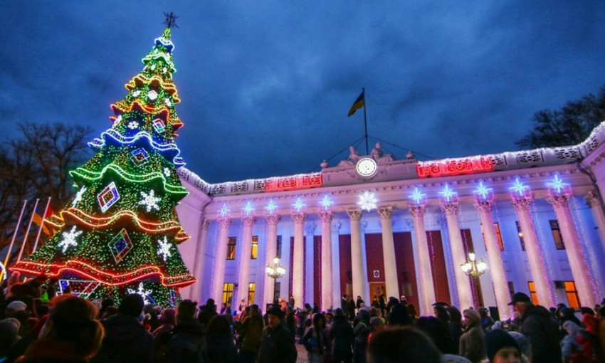 На Думской площади открыли главную новогоднюю ёлку (Фото)