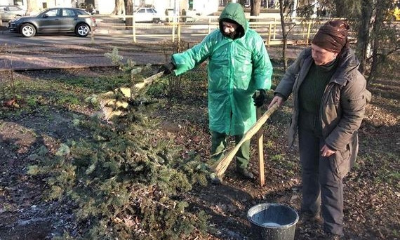 В Одессе появились антивандальные елки 
