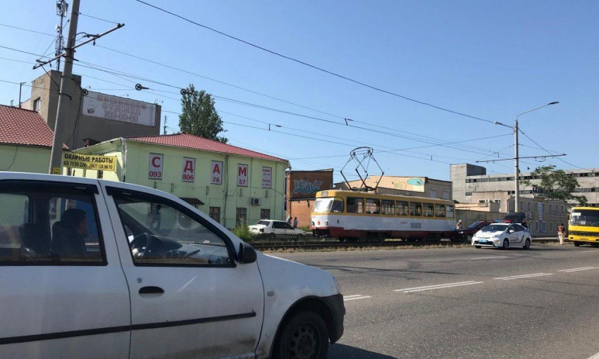 Трамвайная пробка образовалась из-за ДТП на Николаевской дороге