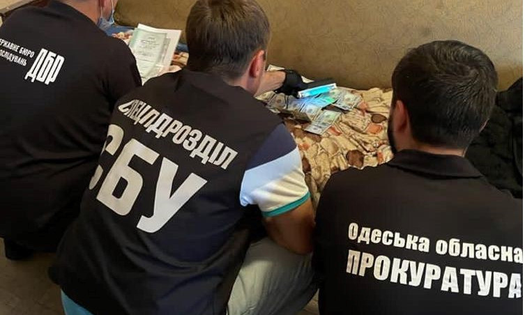 В Одесской области двоих полицейских подозревают в вымогательстве 