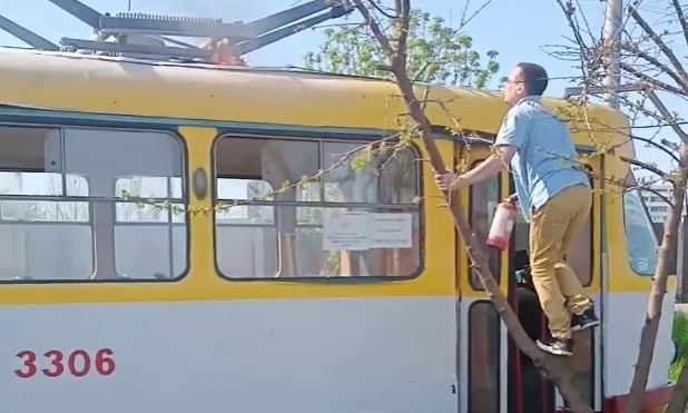 В Одессе во время движения загорелся трамвай 