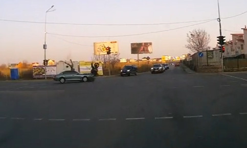 Появилось видео аварии на Котовского, автомобиль столкнулся с мотоциклом