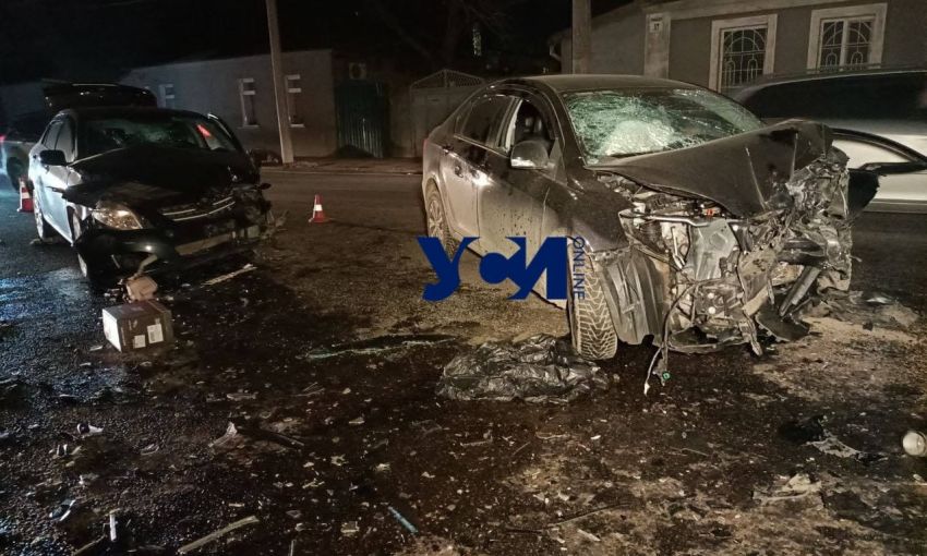Авария на Грушевского: три человека попали в больницу