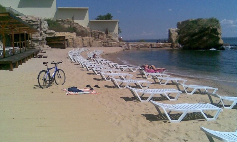 Одесский пляж под резиденцией экс-нардепа Хмельницкого превратился в зону платных услуг (ФОТО)