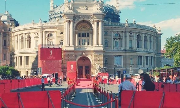 Открытие Одесского международного кинофестиваля началось с традиционной Красной дорожки