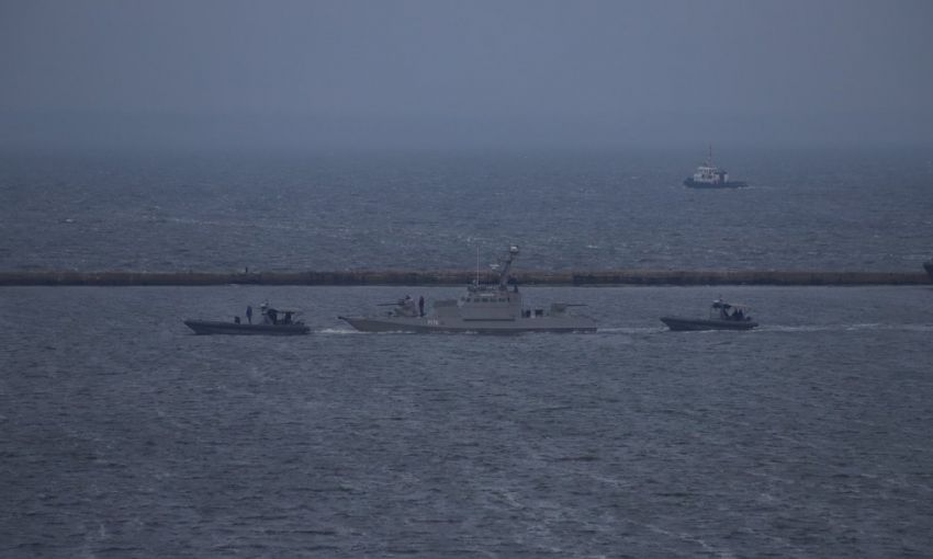 На боевое дежурство в Черное море вышли три ракетоносителя - ОК "Юг"