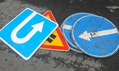 На трассе Киев-Одесса пропало 40 дорожных знаков