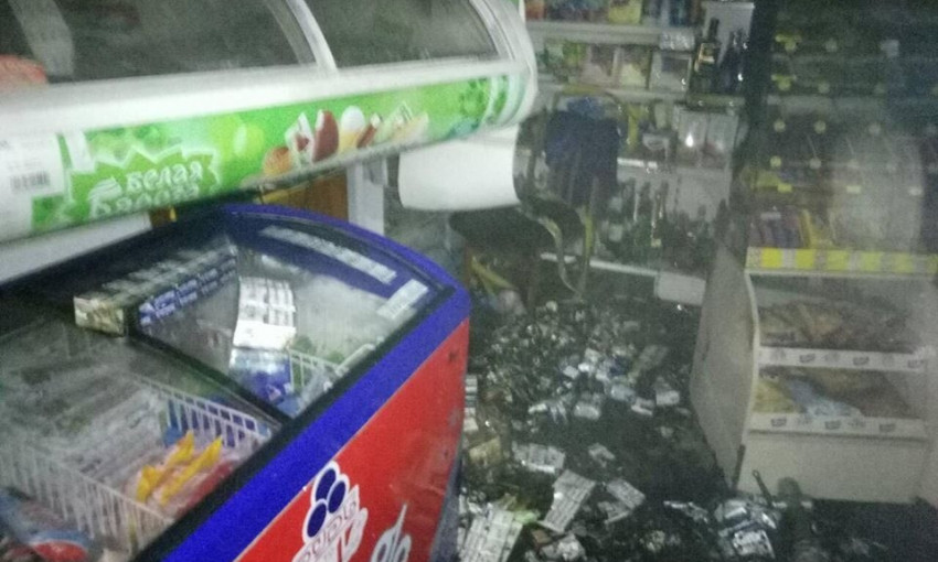 Спасатели тушили пожар в измаильском магазине