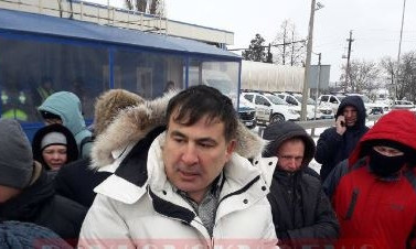В Одессе протестующие моряки с участием Саакашвили перекрыли трассу