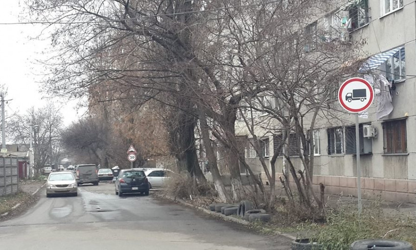 На одной из одесских улиц запретили движение грузовиков