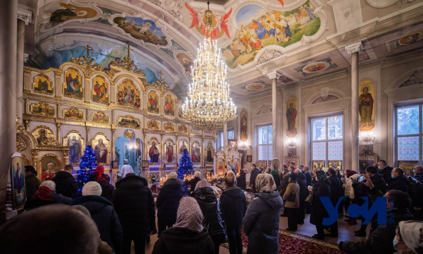 В одной из церквей Одессы проходит сразу 2 праздничные службы 