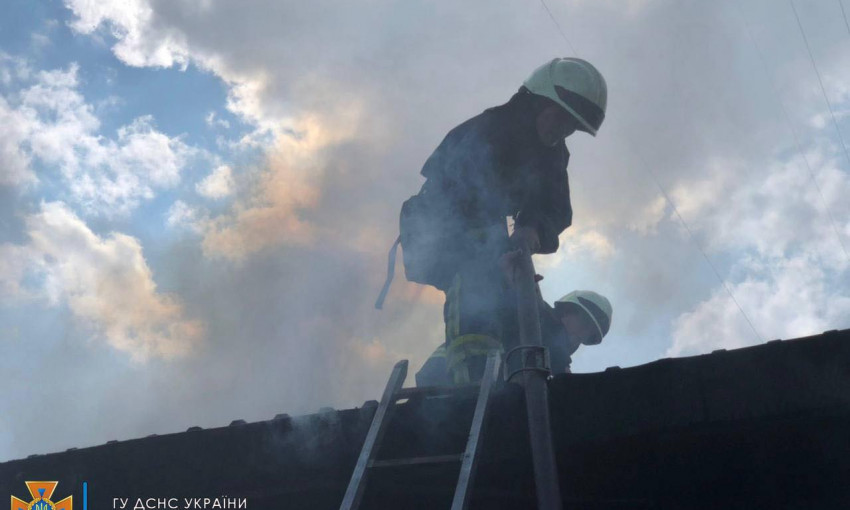 Одном из частных домов в Лиманском переулке начался мощнейший пожар
