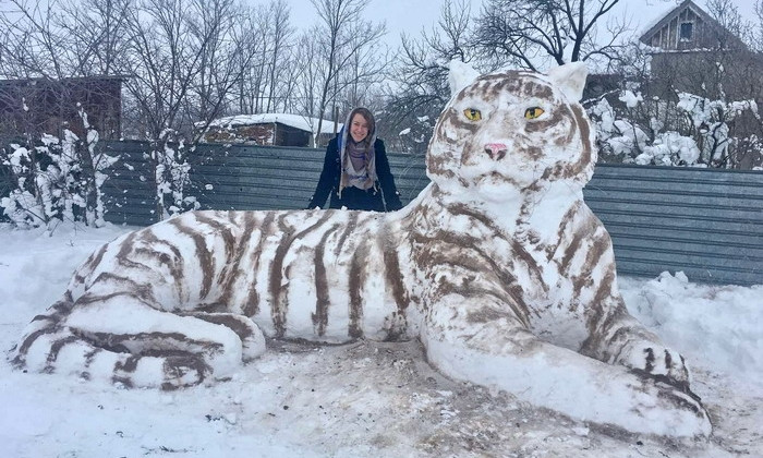 В Одесской области из снега слепили огромного тигра 