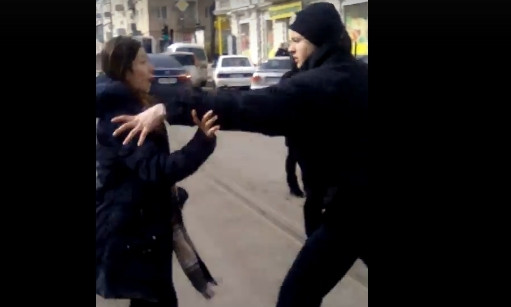 На Тираспольской сотрудники полиции грубо задержали женщину