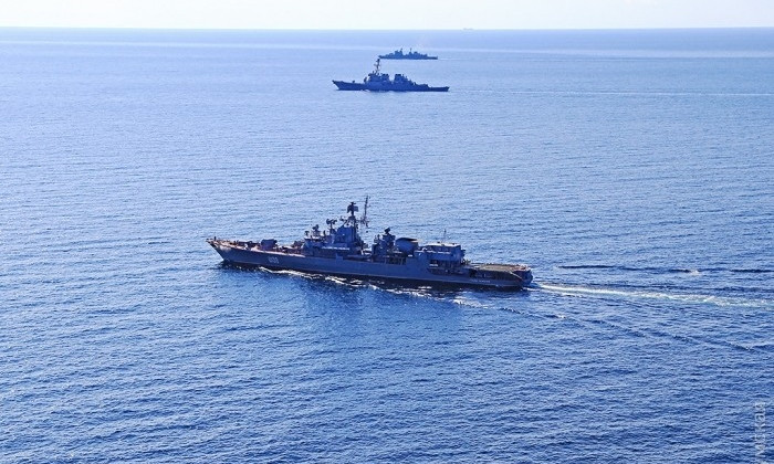 Американские военные корабли входят в Чёрное море