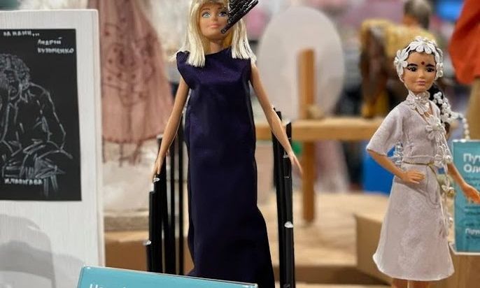 В куклах Барби на выставке одесситы могут увидеть 50 знаменитых украинцев