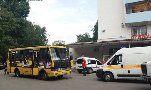 Одесса: водитель маршрутки довёз пассажира до больницы