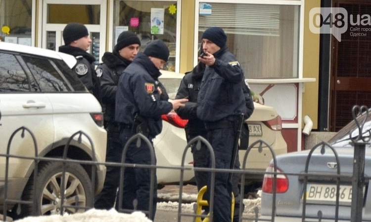 В центре Одессы на детской площадке произошло нападение с ножом