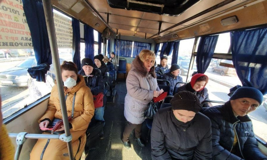 С сегодняшнего дня маршрутчики в Одессе не берут стоячих пассажиров 