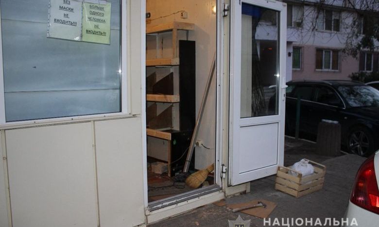 В Одессе торговец овощной лавки пробил голову прохожему: тот попросил убрать ящики