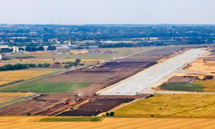 В Одесском аэропорту завершили строительство новой взлётно-посадочной полосы