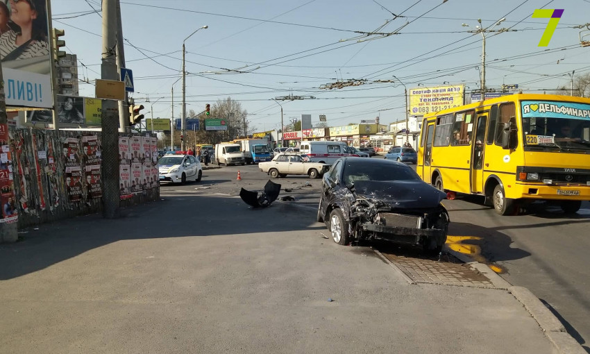 В Одессе скорая помощь попала в ДТП (ФОТО)