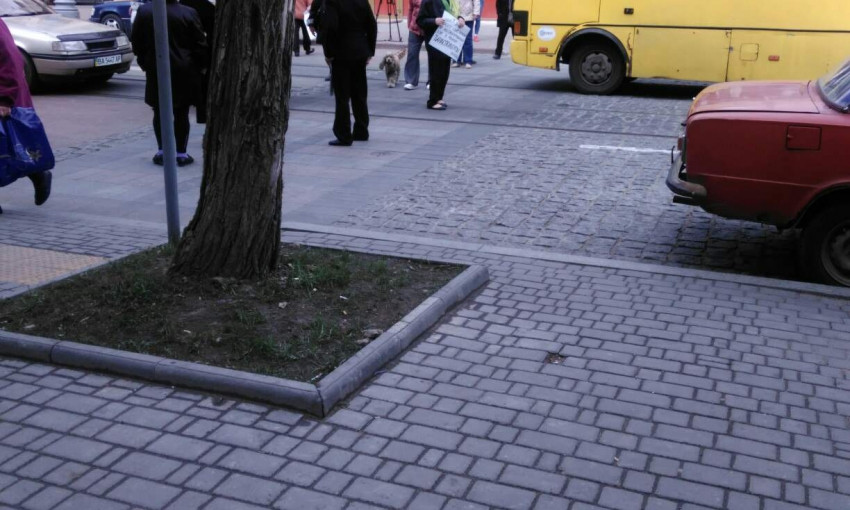 В Одессе перекрыли улицу: горожане опоздали на работу