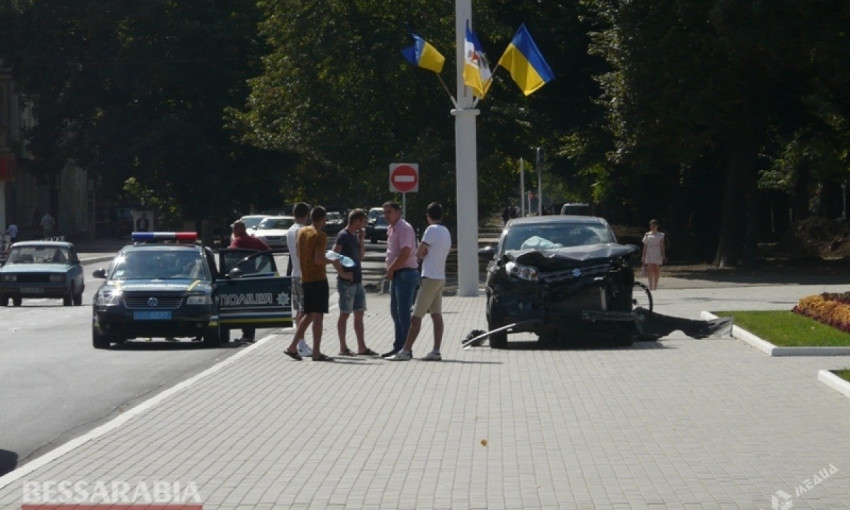 В Одесской области внедорожник влетел в медицинское авто