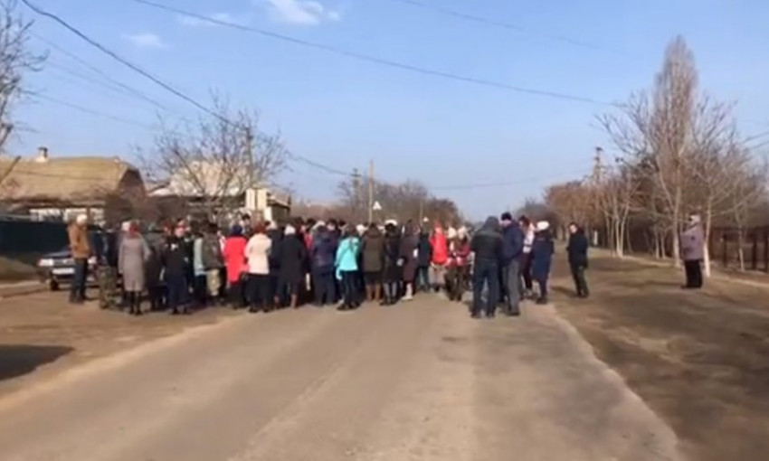Жители Моголы вышли на митинг с требованием установить "лежачие полицейские"