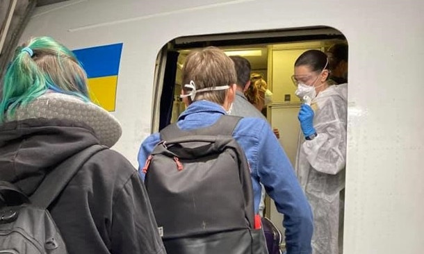Из Нью-Йорка спецрейсом эвакуировали больше 200 украинцев 