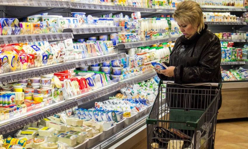 Правительство взяло под контроль цены на самые популярные продукты питания