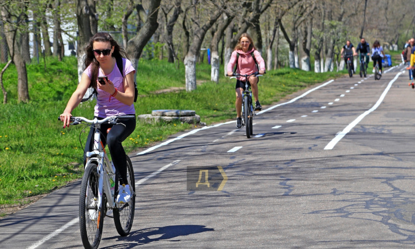 Одесские коммунальщики создали 2 км велосипедной дорожки 