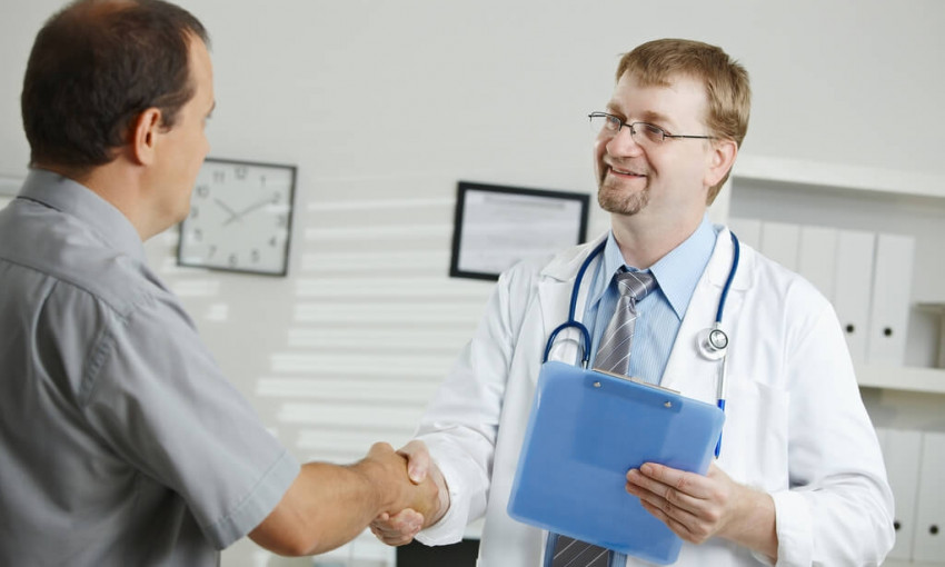 Известен список врачей, с которыми можно подписывать договор на предоставление медицинских услуг